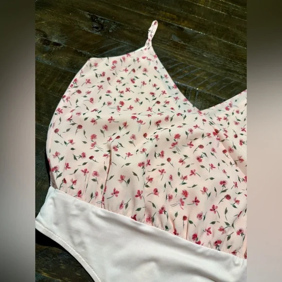 WORN ONCE L’Academie LA Revolve Pink Floral Surplice Bodysuit Sz Medium - Picture 5 of 13